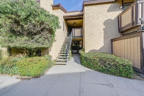Cozy Fresno Condo with Balcony and Pool Access Apartment in Fresno