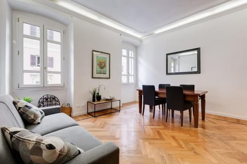 TV and multimedia, Living room, Seating area, Dining area
