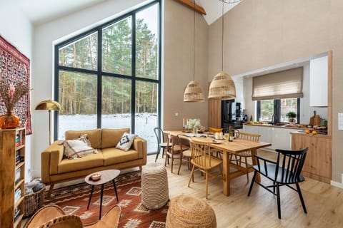 Communal lounge/ TV room, Kitchen or kitchenette, Living room, Seating area, Dining area