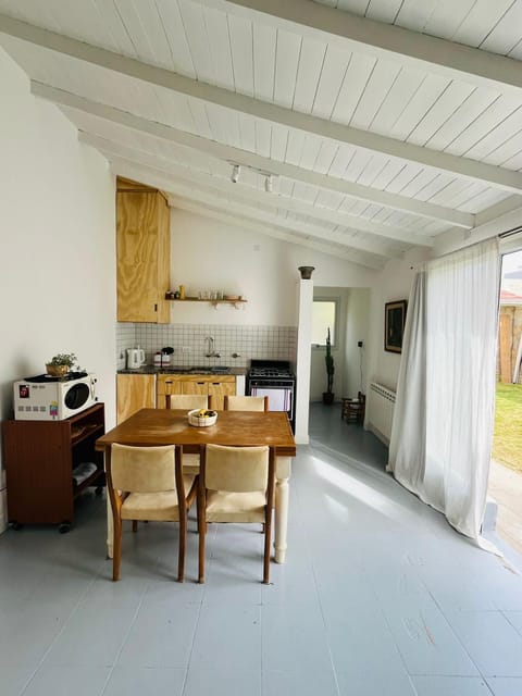 Coffee/tea facilities, Kitchen or kitchenette, Living room, Seating area, Dining area, minibar, pet friendly, stove