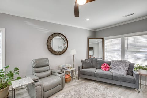 Pet-Friendly Gallatin Home with Deck, 1 Mi to Town! House in Gallatin