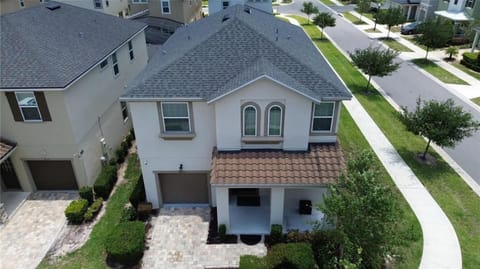 Facade/entrance, Bird's eye view