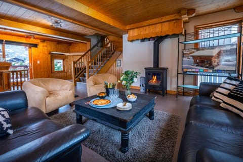 TV and multimedia, Living room, Seating area, flat iron