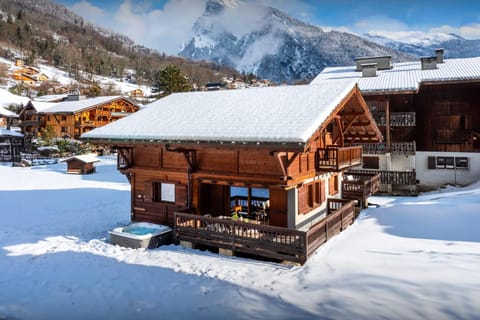 Property building, Facade/entrance, Day, Natural landscape, Winter, Mountain view
