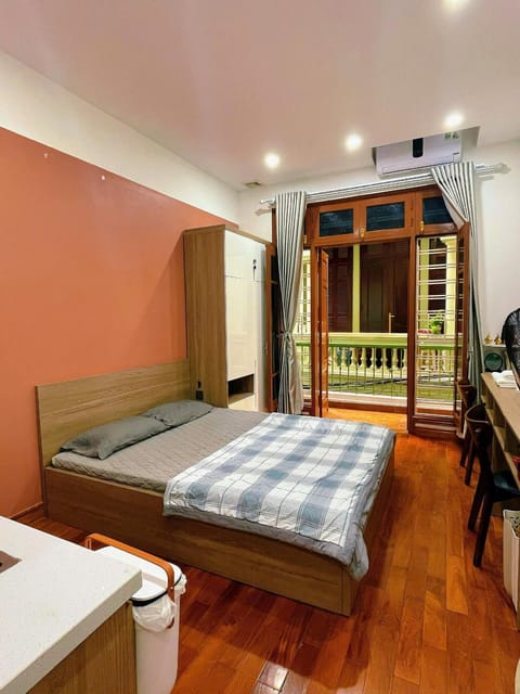 Bed, Day, Balcony/Terrace, Balcony/Terrace, Bedroom, Time of day, wardrobe