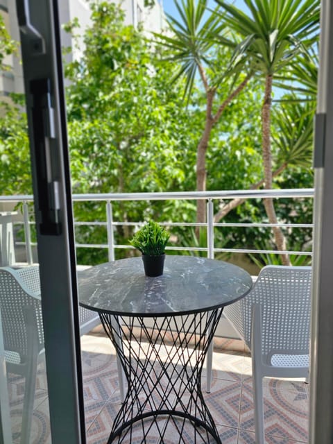 Spring, View (from property/room), Balcony/Terrace, Dining area, Garden view