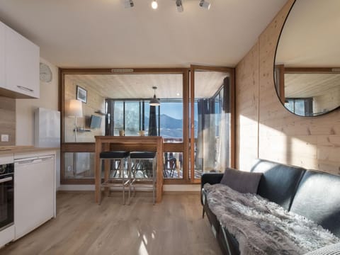 Kitchen or kitchenette, Seating area