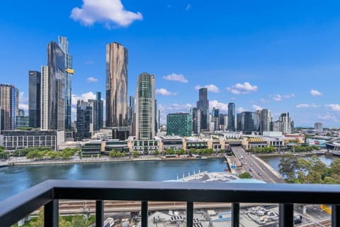 View (from property/room), Balcony/Terrace, City view, River view
