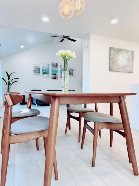 Seating area, Dining area