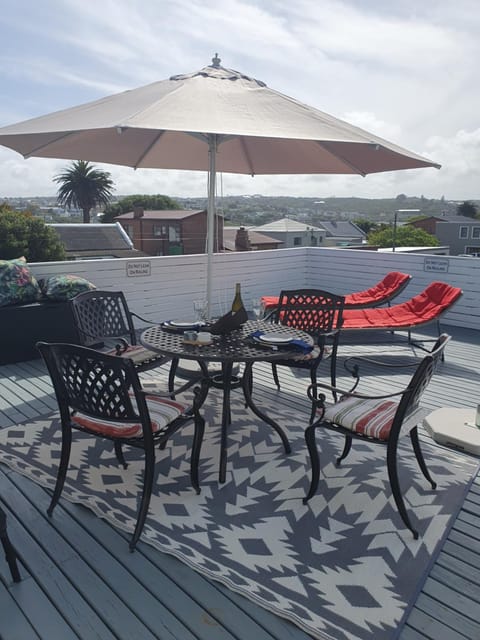 Patio, Balcony/Terrace, sunbed