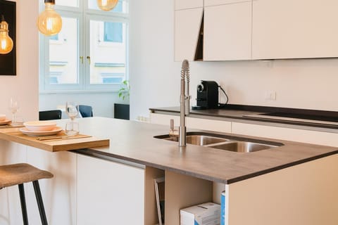 Kitchen or kitchenette, Communal kitchen