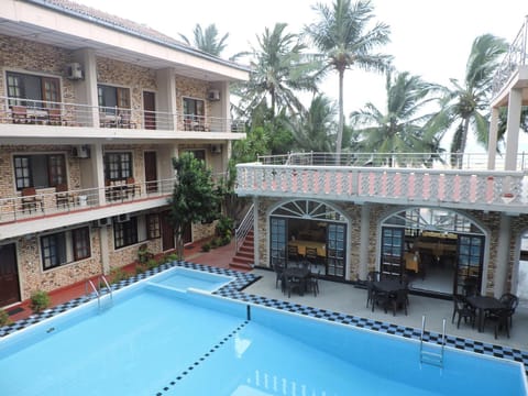 Property building, Day, Swimming pool