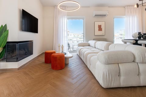 TV and multimedia, Living room, Seating area, flat iron