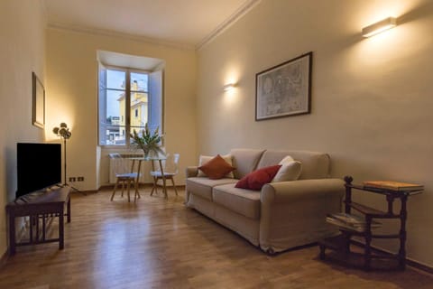 TV and multimedia, View (from property/room), Living room, Decorative detail