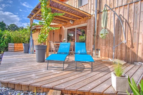 Patio, Garden, Garden view, sunbed