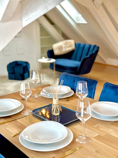 Living room, Dining area, Food