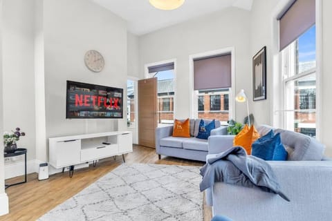 Communal lounge/ TV room, TV and multimedia, Living room, Seating area