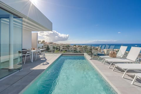 Balcony/Terrace, Pool view, Sea view, Swimming pool, sunbed