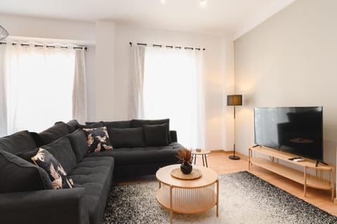 Communal lounge/ TV room, TV and multimedia, Living room, Seating area, Evening entertainment