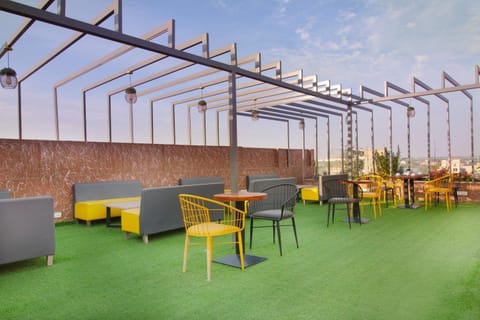 Restaurant/places to eat, Seating area
