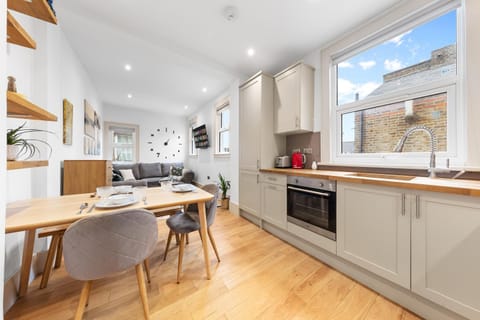 Kitchen or kitchenette, Dining area, pet friendly, toaster