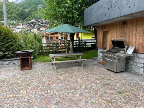 Property building, BBQ facilities, BBQ facilities, Garden, Balcony/Terrace