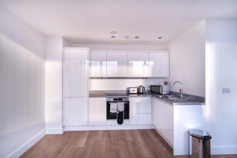 StayZeni, Alexandra Rise Manchester Lovely 1 Bed Apartment in Stretford