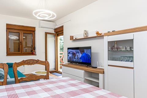 TV and multimedia, Photo of the whole room, Seating area