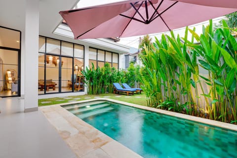Pool view, Swimming pool, sunbed
