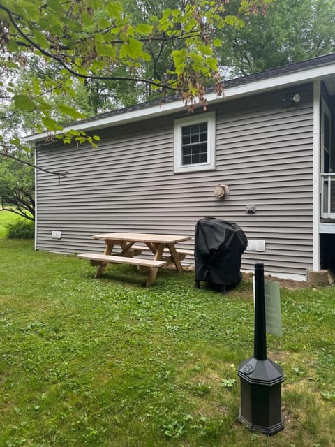 The Lazy Bear Cabin Cabin in Long Lake