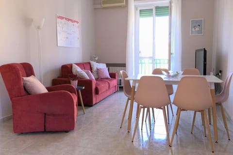 TV and multimedia, Living room, Dining area, air conditioner
