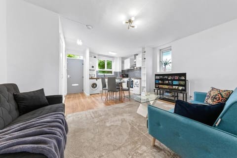 Kitchen or kitchenette, Living room, Seating area, Dining area, pet friendly