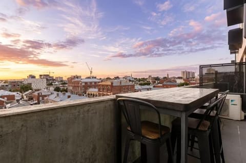 View (from property/room), Balcony/Terrace, Seating area, City view