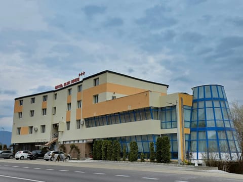 Property building, Day, Location, Parking