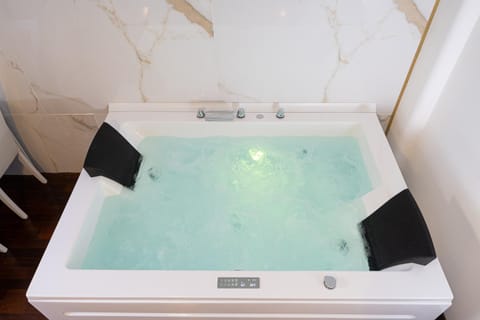 Hot Tub, Hot Tub, Bedroom