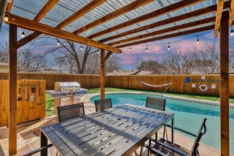 Luxury 4Bed 2Bath Hidden Gem w Backyard Oasis House in Hurst