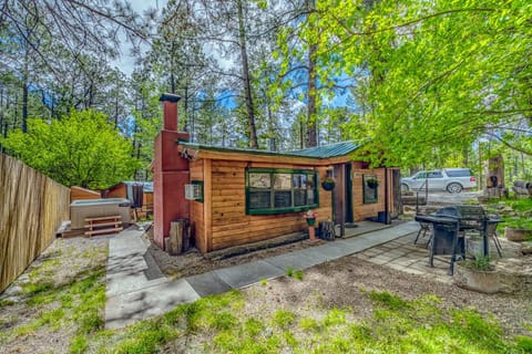 Knotty Pine: A Cute Ruidoso Classic with a Private Hot Tub! House in Ruidoso