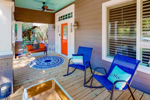 3BR Whimsical Home in a Great Location with Porch House in Waco