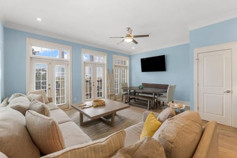 TV and multimedia, Balcony/Terrace, Living room, Seating area, Dining area, fireplace