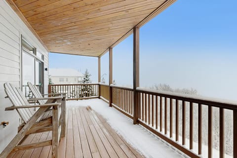Black Bear Overlook Apartment in Sugar Mountain