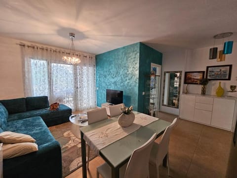 TV and multimedia, Living room, Dining area