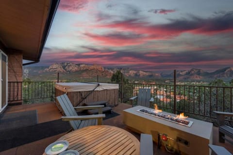 Luxury Uptown home with Views and Hot Tub House in Sedona