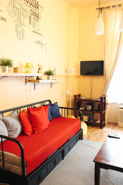 Bed, Living room