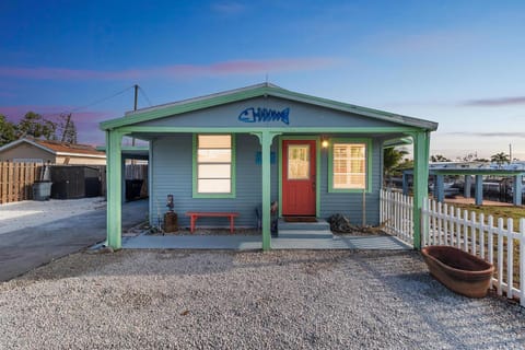 Flamingo Bay Cottage cottage House in St James City