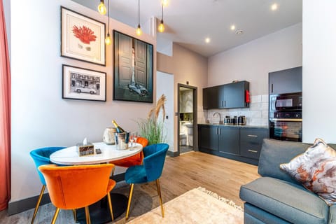 Kitchen or kitchenette, Seating area, Dining area