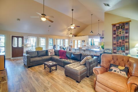 Dock, Views and Grill Spacious Grand Lake Lodge House in Lake O The Cherokees