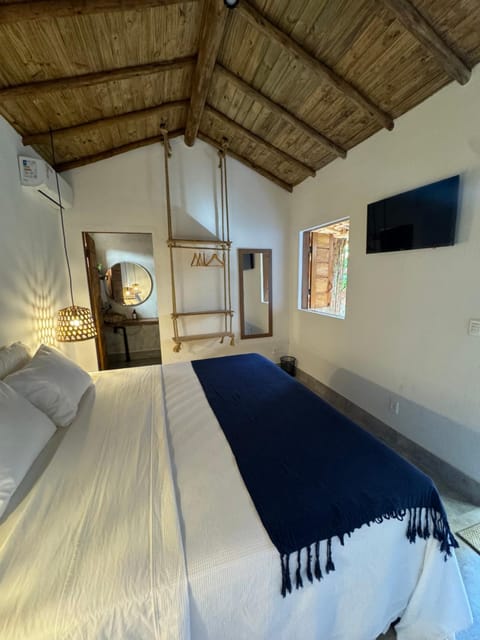 Bed, TV and multimedia, Bedroom