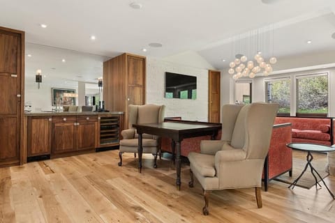 Luxurious Townhome with Fanny Hill and Ski Access by The Woodrun V Townhouses House in Snowmass Village