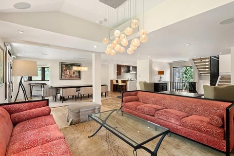 Luxurious Townhome with Fanny Hill and Ski Access by The Woodrun V Townhouses House in Snowmass Village