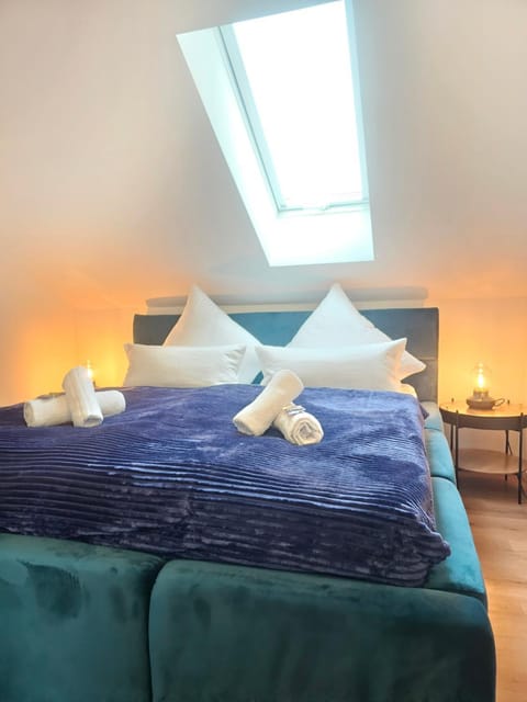 Photo of the whole room, Bedroom, towels